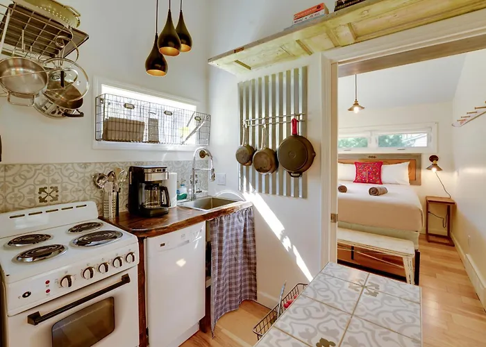 4-Season Gold Coast Cottage, 2 Mi To Winter Sports
