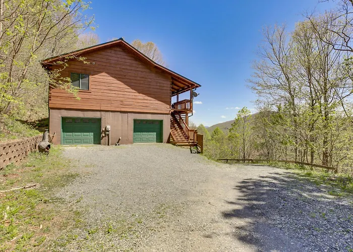 Family Cabin W/ Private Hot Tub & Views In Boone!