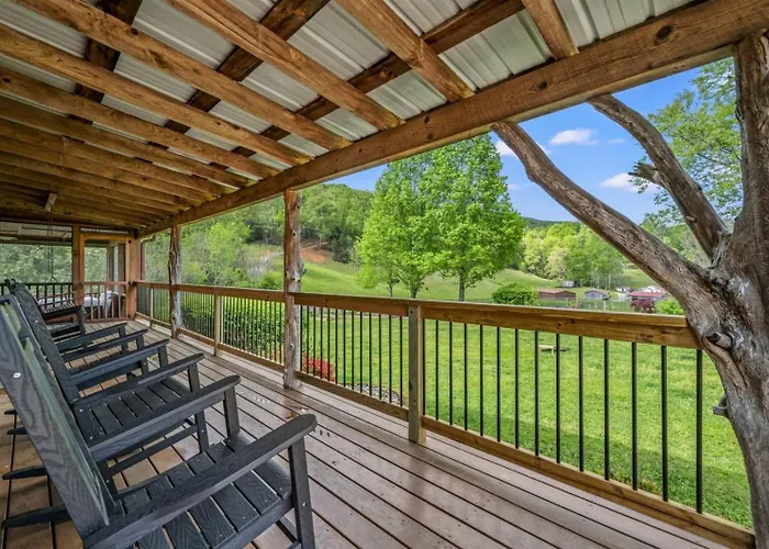 Hidden Star Hideaway-Blackberry Farms-Smoky Mtn Nat Park-Hot Tub- Fire Pit-Pet Friendly
