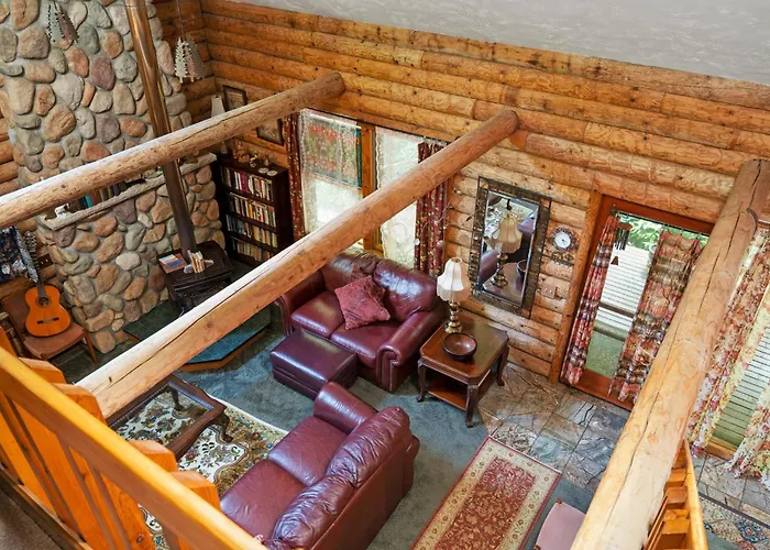 Beautiful Log Cabin | Wooded | Lake Access | Interlochen Arts Academy