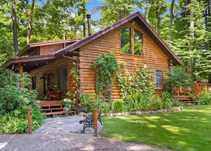 Beautiful Log Cabin | Wooded | Lake Access | Interlochen Arts Academy
