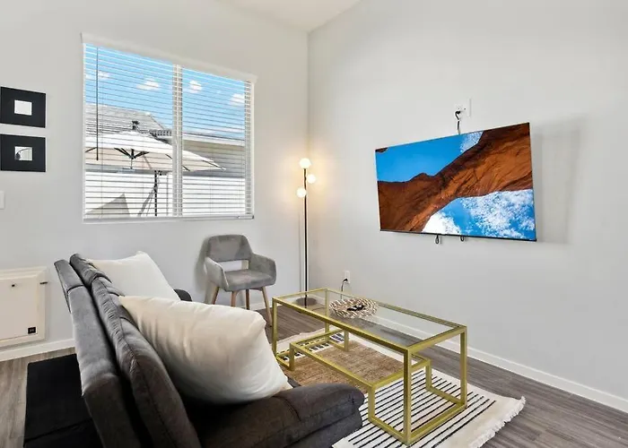 Gleaming Contemporary Home In Buckeye With Pool,Bbq