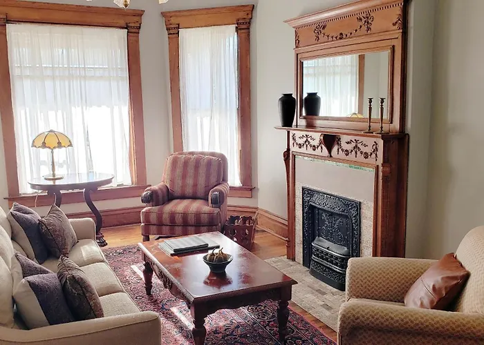 The Eleanor Davis House & Pool