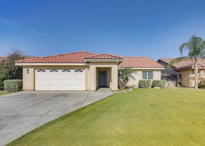 Bakersfield Home W/ Pool Table, Cornhole + More!