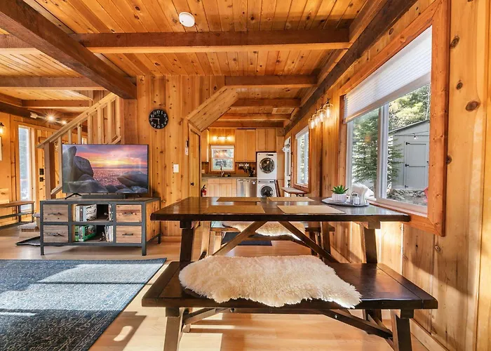 3Bd Retreat - 5 Min To Beach Trails & Town