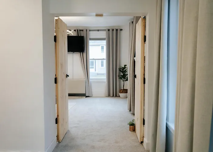 New! Cozy And Modern Unit With Hot Tub