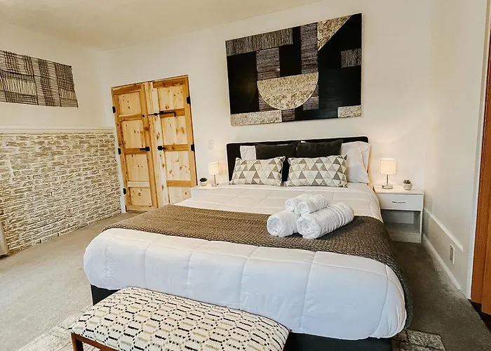 New! Cozy And Modern Unit With Hot Tub