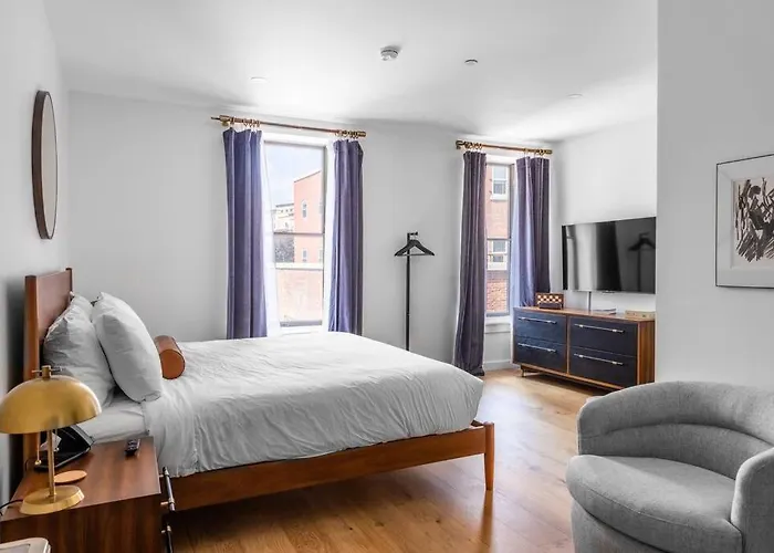 King Bed, Fiber Internet, Heart Of Bangor, 50 Roku Tv, Room # 208