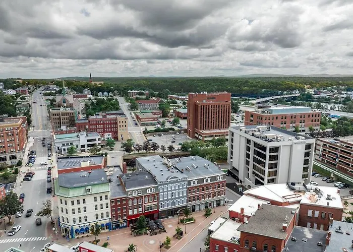 Historic Bldg, Coffee Shop, Fast Wi-Fi, Room # 207