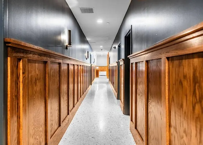 Historic Bldg, Coffee Shop, Fast Wi-Fi, Room # 207