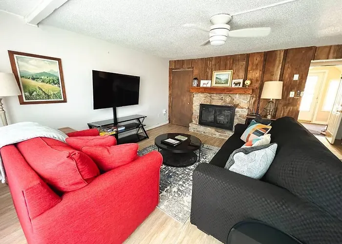 Cozy & Peaceful View - Walk2Resort - Fireplace