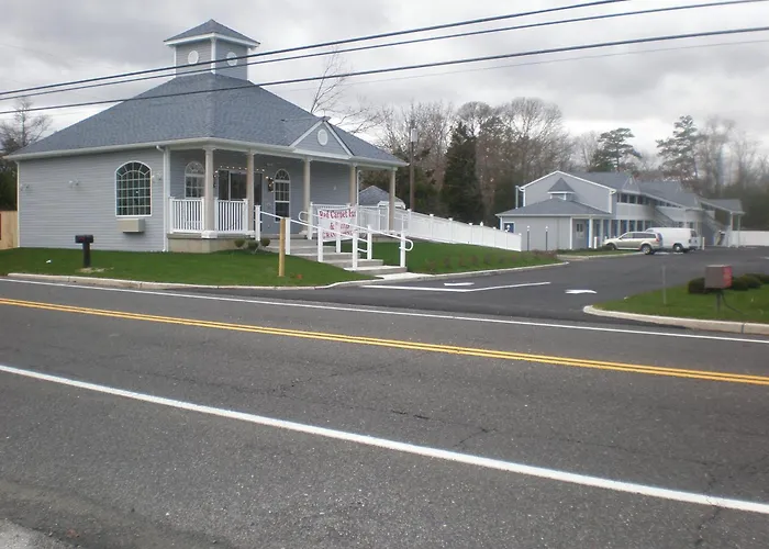 Village Inn & Suites - Smithville