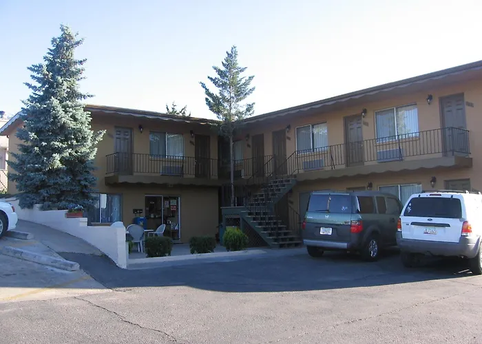Heritage House Motel