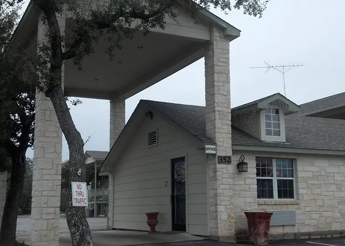 Cedar Creek Inn