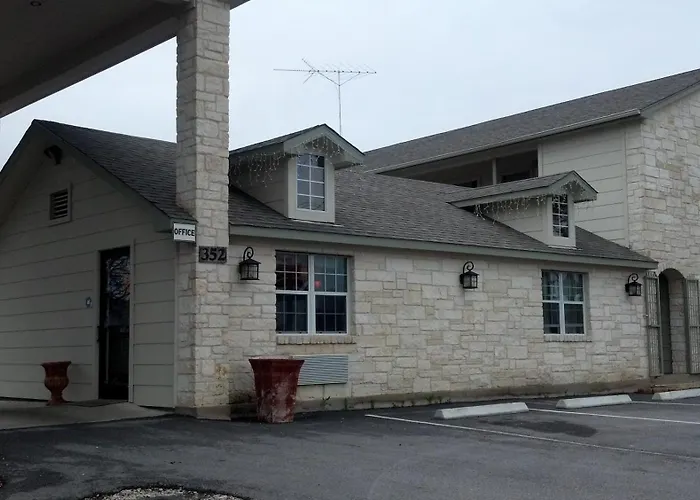 Cedar Creek Inn