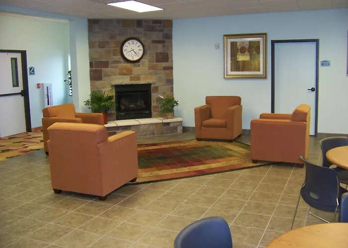 Days Inn & Suites By Wyndham Columbus Ne