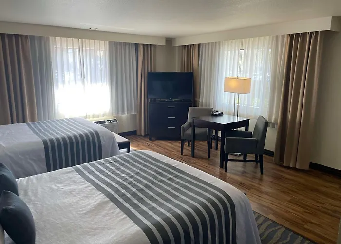 Best Western Plus Edmonds Harbor Inn