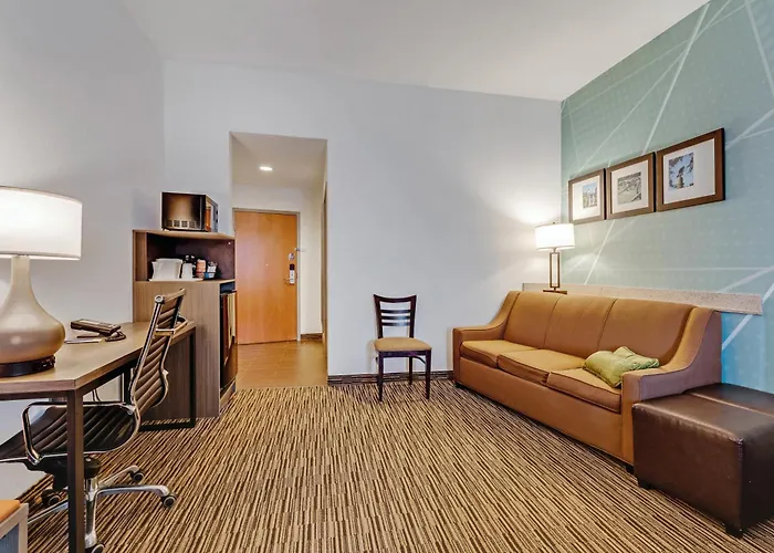 Comfort Suites Murfreesboro Shopping District