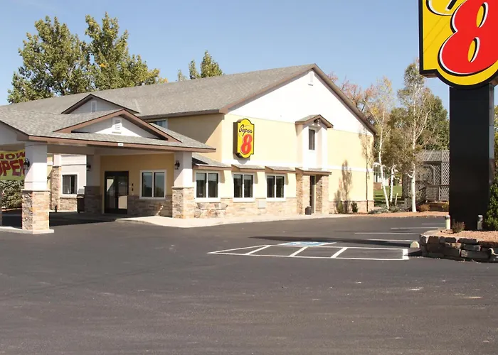 Super 8 By Wyndham Montrose