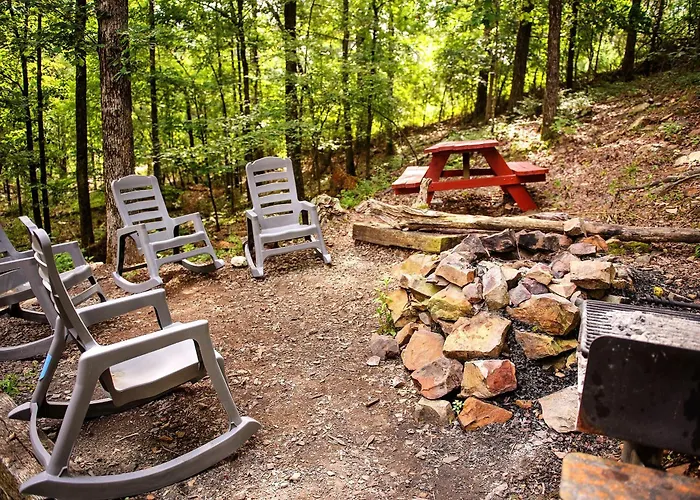 The Americana - Parker Creek Bend Cabins