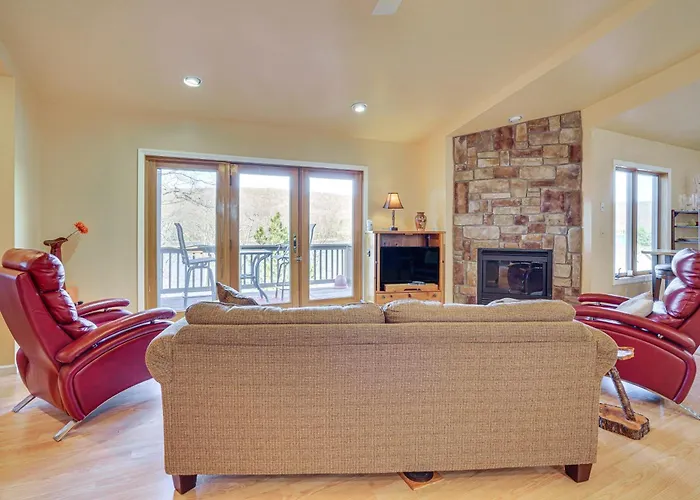 Deep Creek Lake Townhome W/ Deck & Water Views