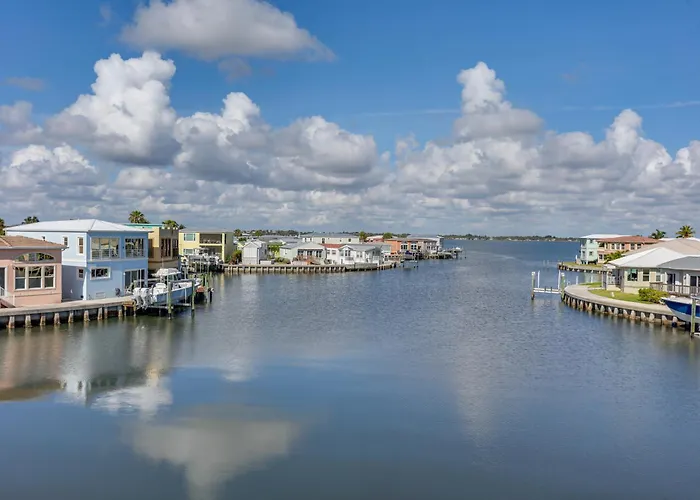 South Hutchinson Island Cottage W/ Beach Access!