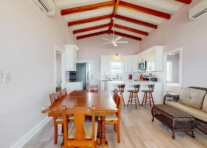 Dog-Friendly Waterfront House With Beach Access & Fireplace - Snowbirds Welcome