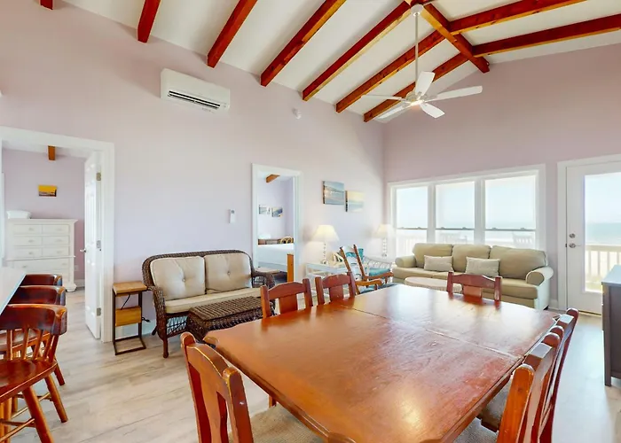Dog-Friendly Waterfront House With Beach Access & Fireplace - Snowbirds Welcome