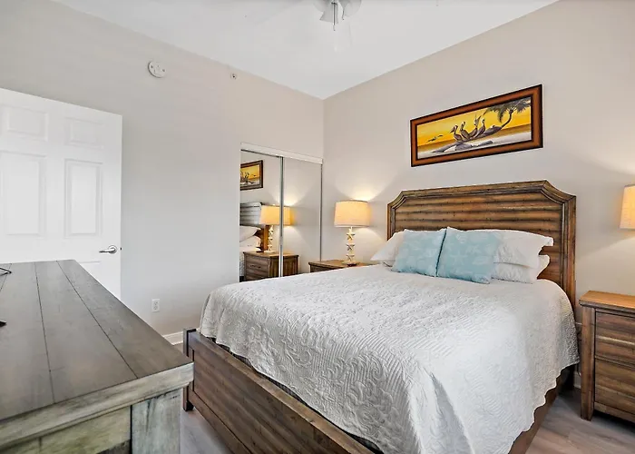 Oceanfront Luxury Condo! Mins To Beach! Rum Bar Next Door!
