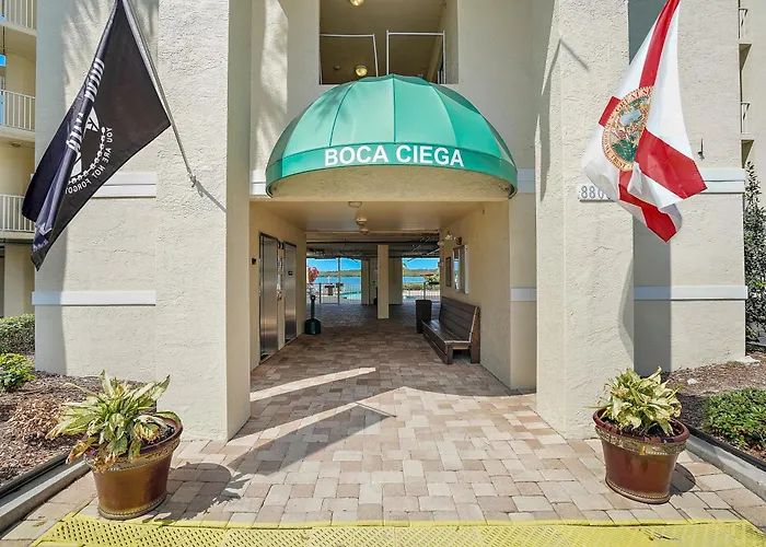 Oceanfront Luxury Condo! Mins To Beach! Rum Bar Next Door!