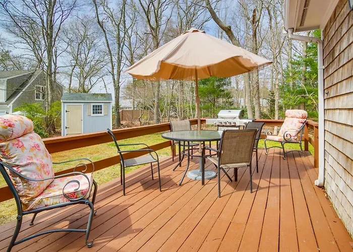 Golf & Unwind: Family Home 2 Mi To Covell'S Beach!