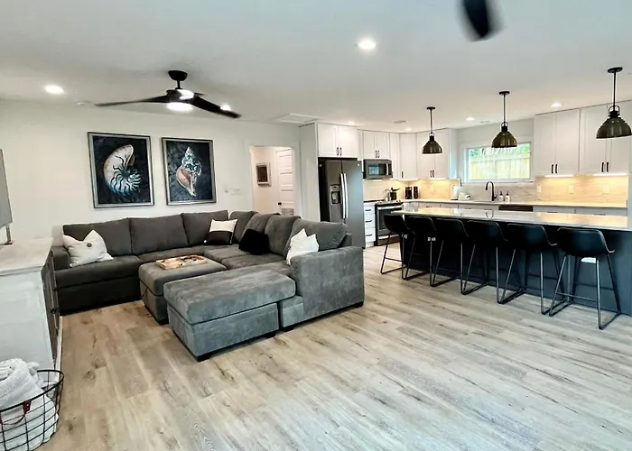 Love Shack In Foley/ Hot Tub / Modern Cozy