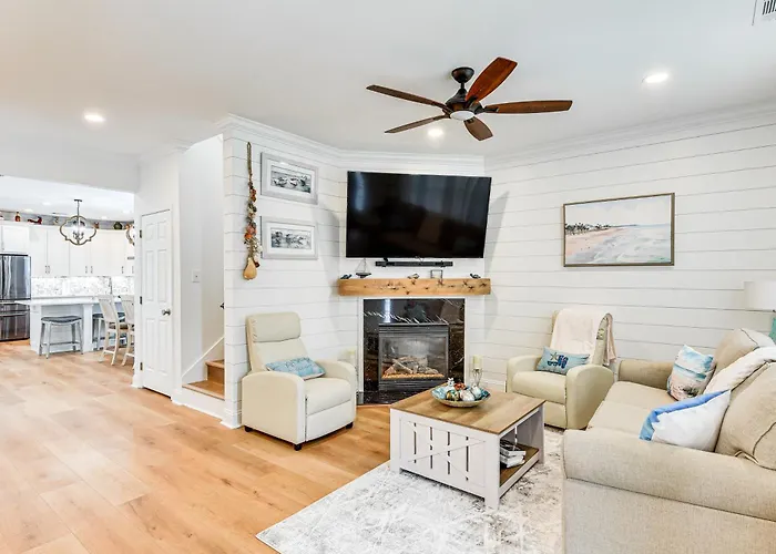 3 Mi To Beaches! Charming Bluffton Escape W/ Yard