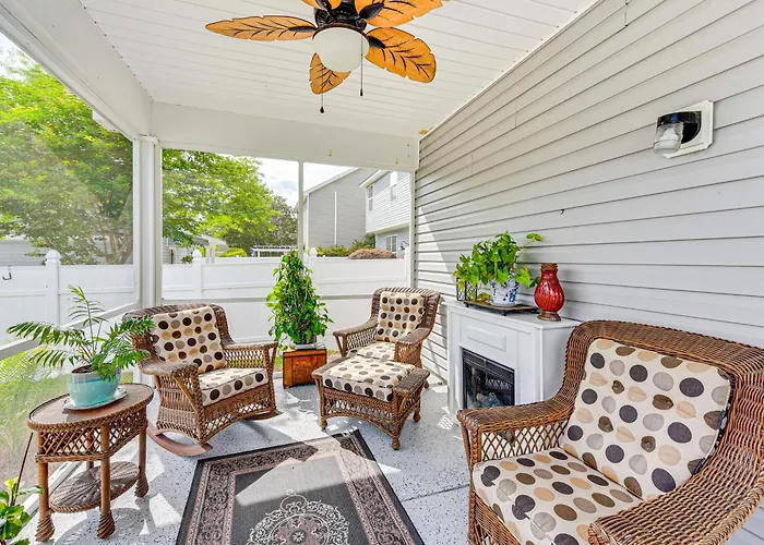 3 Mi To Beaches! Charming Bluffton Escape W/ Yard