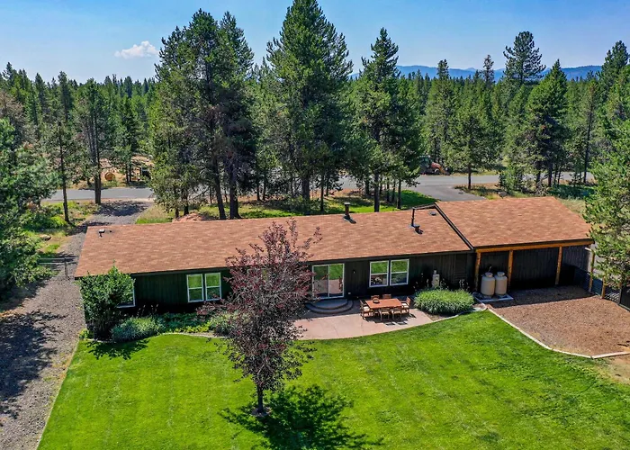 Black Moose - Pet Friendly - Trailer Parking - Wood Stove - Single Level