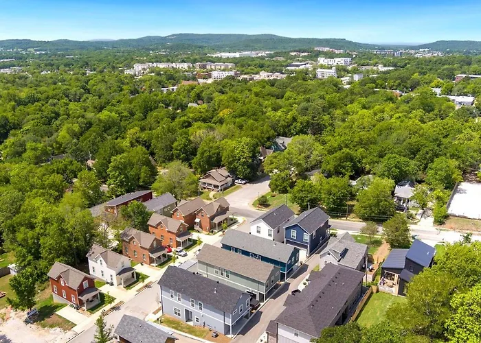 Hog Haus - 1 2 Mile To Dt Fayetteville - Sleeps 8