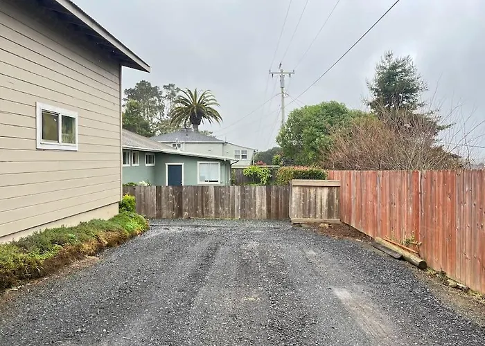 Beautiful Coast Home 3 Minutes From Beach!