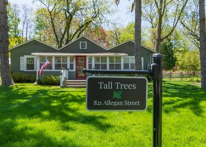 Tall Trees - Great Location To Downtown Saugatuck - Pet Friendly!