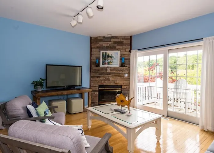 Water Street Retreat - In The Heart Of Downtown Saugatuck With Views Of The River!