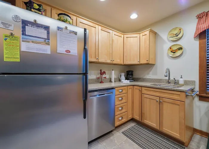 Woodlands - Beautiful Outdoor Living Space, Nestled Into The Woods - Great Getaway!