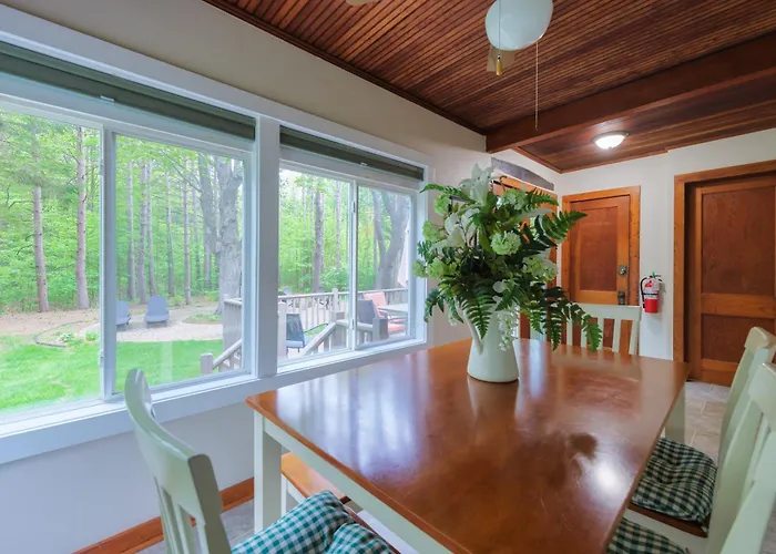 Woodlands - Beautiful Outdoor Living Space, Nestled Into The Woods - Great Getaway!