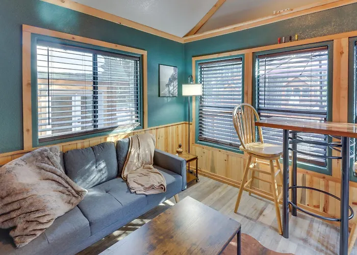 Peaceful Lake Almanor Hideaway, Fish, Hunt + Hike!