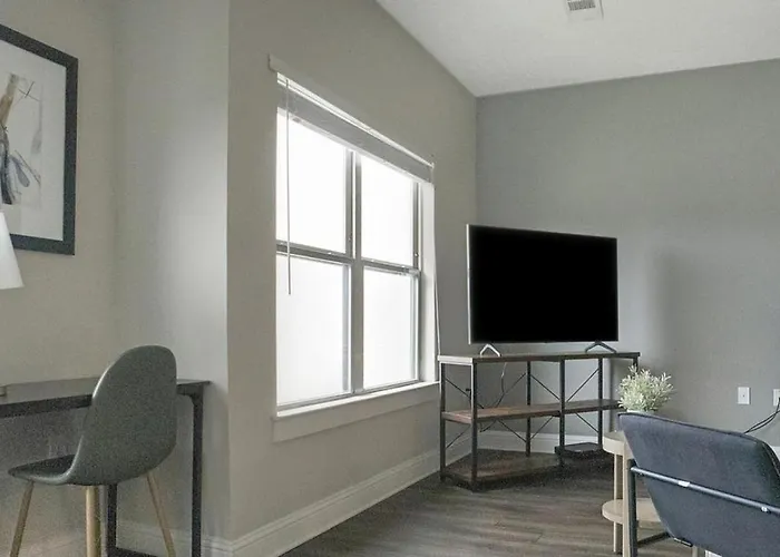 Landing Modern Apartment With Amazing Amenities