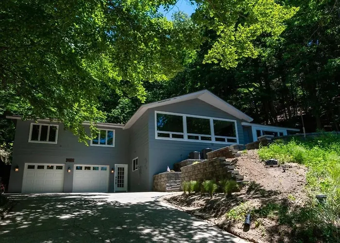 Beach View Cottage - On The Lake