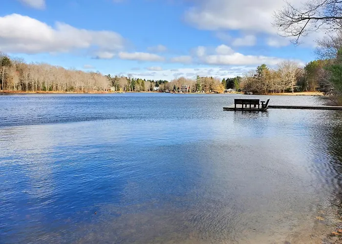 Wonderful Log Cabin Near Private Beach And Lake Access