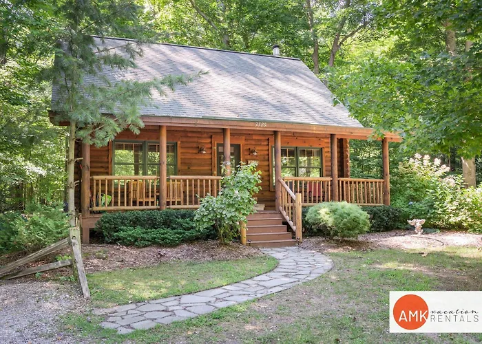 Wonderful Log Cabin Near Private Beach And Lake Access