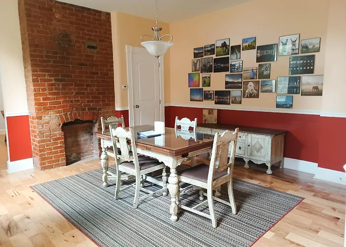 Huge 2 Bedroom House In The Heart Of Northside!