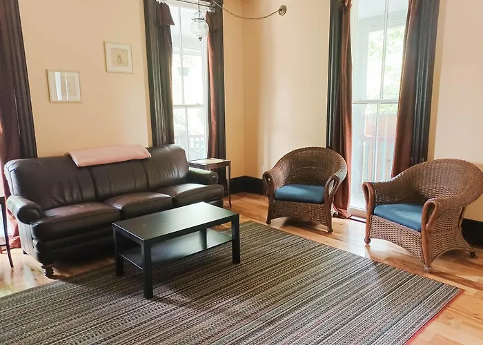 Huge 2 Bedroom House In The Heart Of Northside!