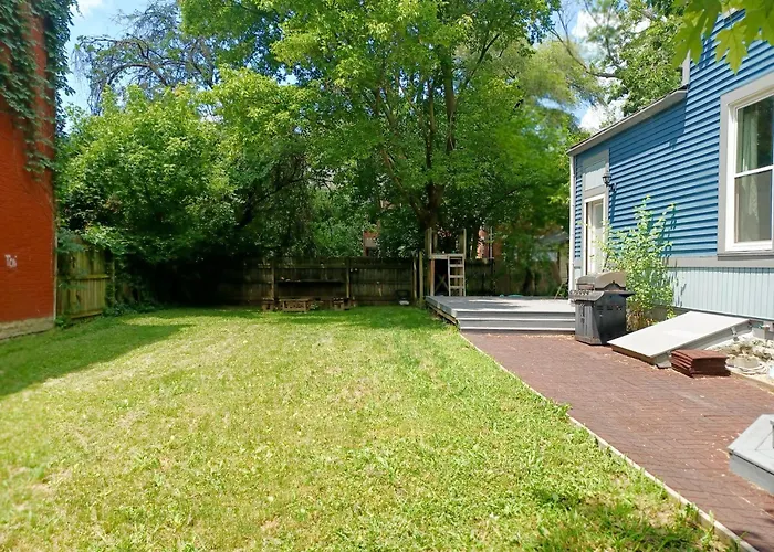 Huge 2 Bedroom House In The Heart Of Northside!