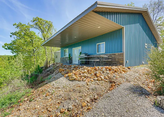 Lake Views, Fire Pit! 'Blue Cabin' Ozarks Getaway